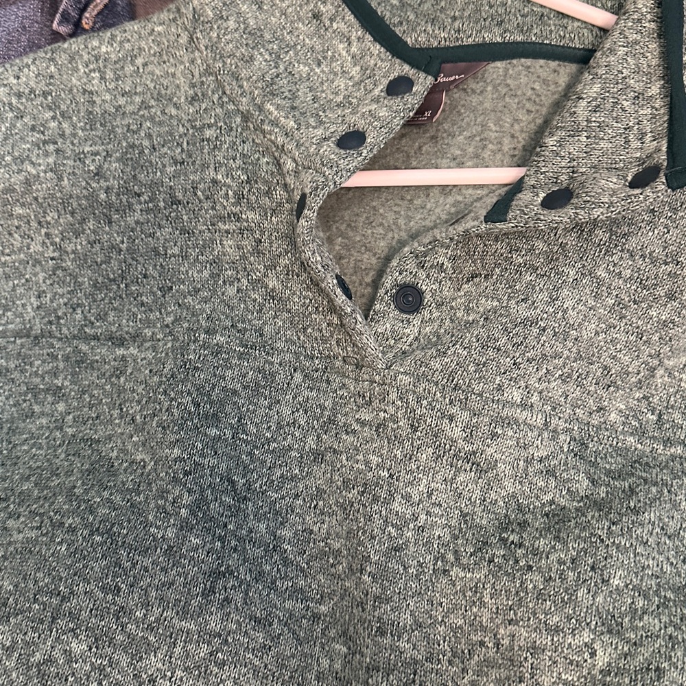 Eddie Bauer green pullover with snaps - Picture 3 of 3
